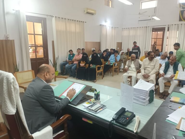 जिलाधिकारी ने निकायो द्वारा प्रस्तुत कराये जाने वाले कार्यों की प्रशासनिक/वित्तीय स्वीकृति के संबंध में की बैठक