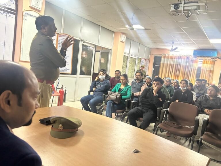 लाला लाजपत राय स्मारक मेडिकल कॉलेज मेरठ में हुई फायर सेफ्टी ट्रेनिंग