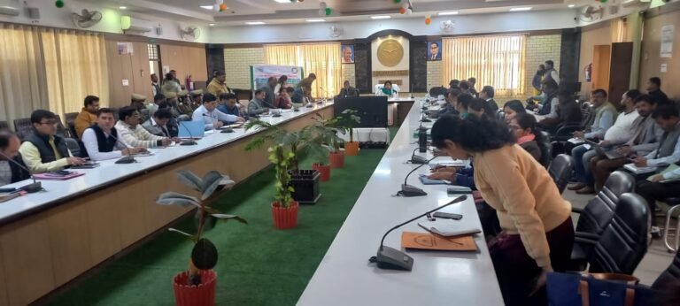 जिलाधिकारी की अध्यक्षता में हुई चकबंदी विभाग की समीक्षा