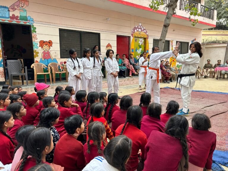 बेटी बचाओ बेटी पढाओ के 10 वर्ष पूर्ण होने के उपलक्ष्य मे किया गया आत्म रक्षा प्रशिक्षण व विधिक जागरूकता शिविर का आयोजन