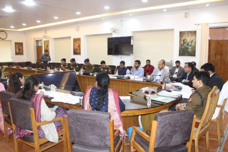 आयुक्त व डीआईजी की अध्यक्षता में संपन्न हुई अभियोजन कार्यों तथा कानून एवं शांति व्यवस्था की मंडलीय समीक्षा बैठक