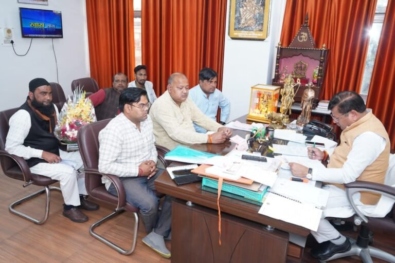 बहसूमा चेयरमैन व सभासदगणो ने नगर विकास राज्यमंत्री से की शिष्टाचार भेंट