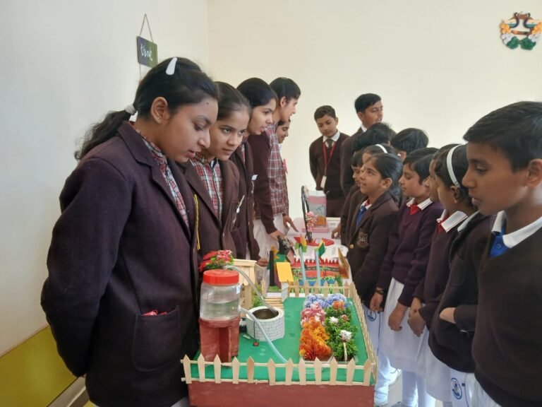 उत्तम पब्लिक स्कूल में विज्ञान प्रदर्शनी का आयोजन