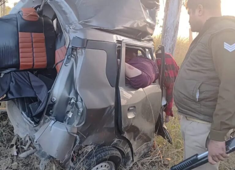गंग नहर के पास कार दुर्घटनाग्रस्त, दो युवकों की मौत, दो गंभीर घायल, पुलिस ने काटकर निकाला शव