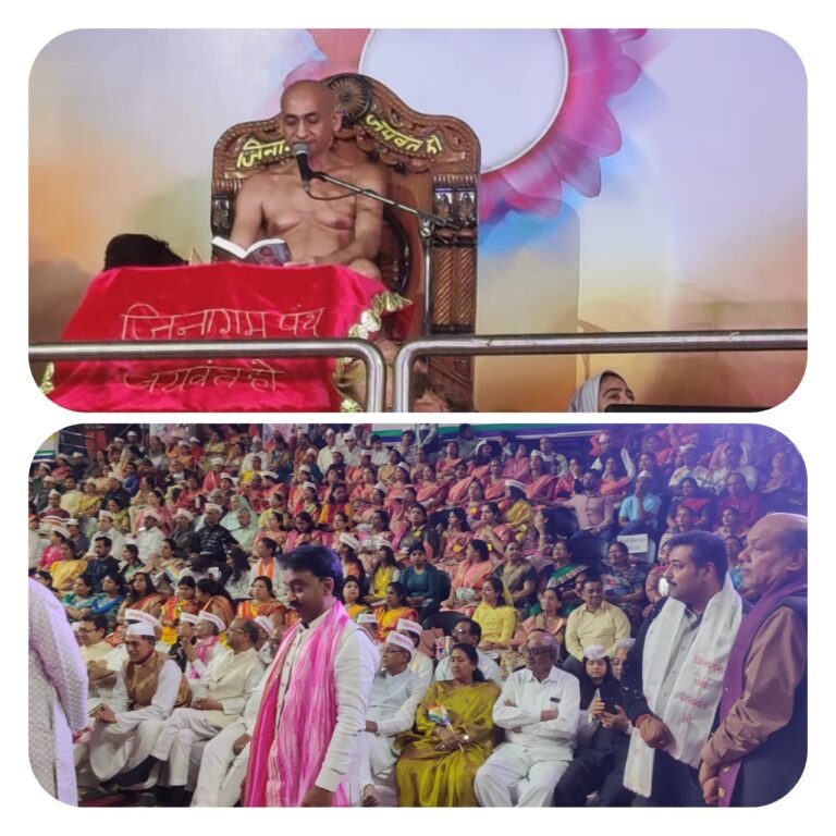 जिनागम पंथ दिवस पर निकली भव्य शोभा यात्रा पर हुई फूलों की वर्षा
