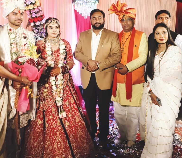 भाजपा सांसद भोला सिंह मशहूर फैशन डिजाइनर अजीत राजोरा की शादी में आशीर्वाद देने पहुंचे