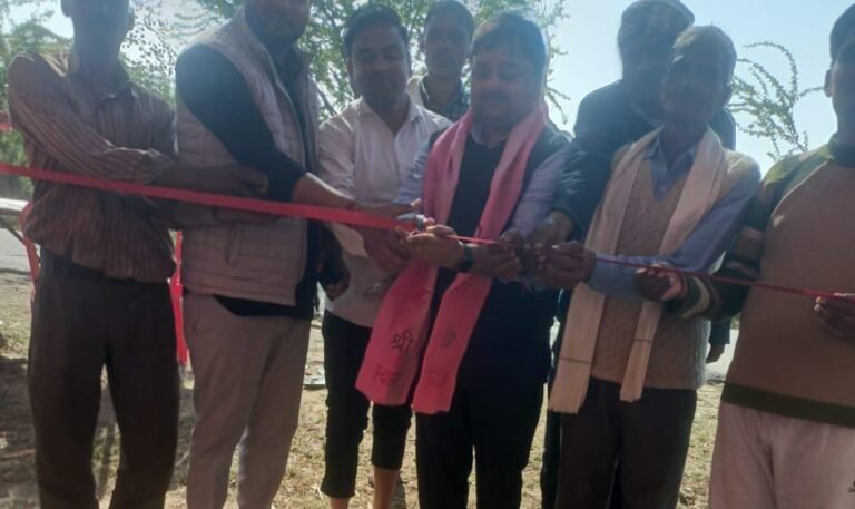एलडीएम, ने अपने शुभ हाथों से भण्डारे का फीता काट कर उद्घाटन किया