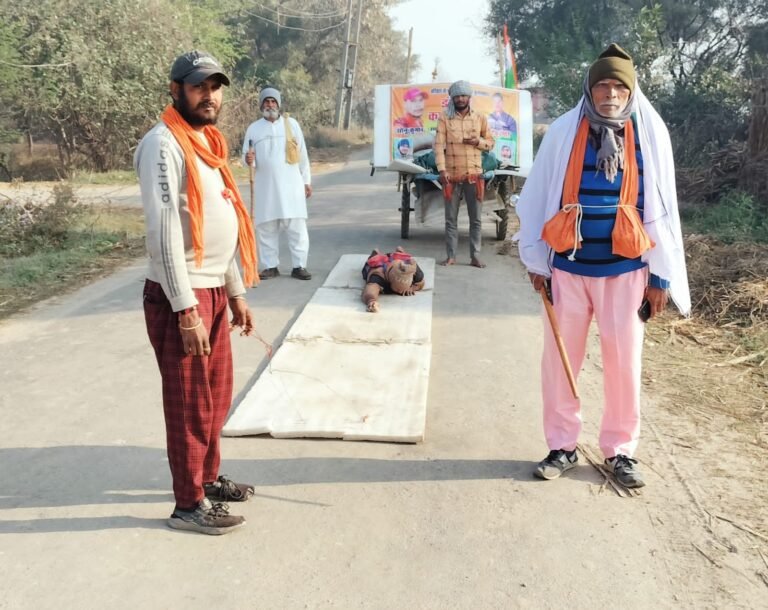 दंडोति कावड़िया की मदद कर जीवन धन्य मान रहे लोग