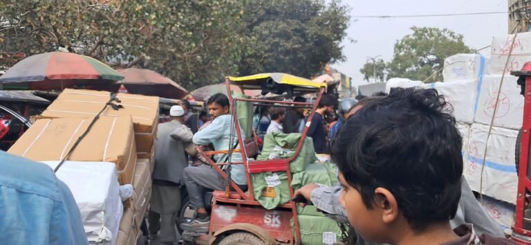 सदर में जाम ट्रैफिक पुलिस नदारत