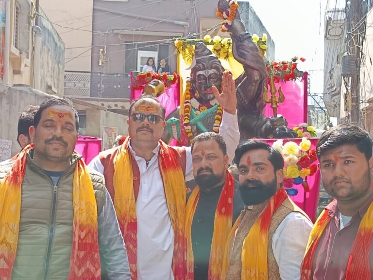 प्राचीन शिव मंदिर बड़ा ब्रह्मपुरी द्वारा शिवरात्रि के पर्व पर विशाल शोभा यात्रा का आयोजन