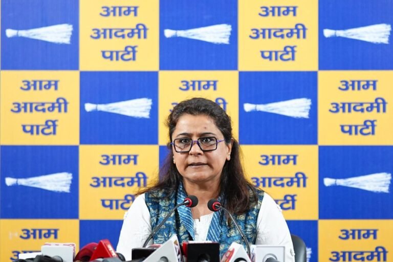 सीएम रेखा गुप्ता दिल्ली की महिलाओं को 2500 रुपए और होली-दिवाली पर सबको मुफ्त सिलेंडर देने का अपना वादा पूरा करें- आप