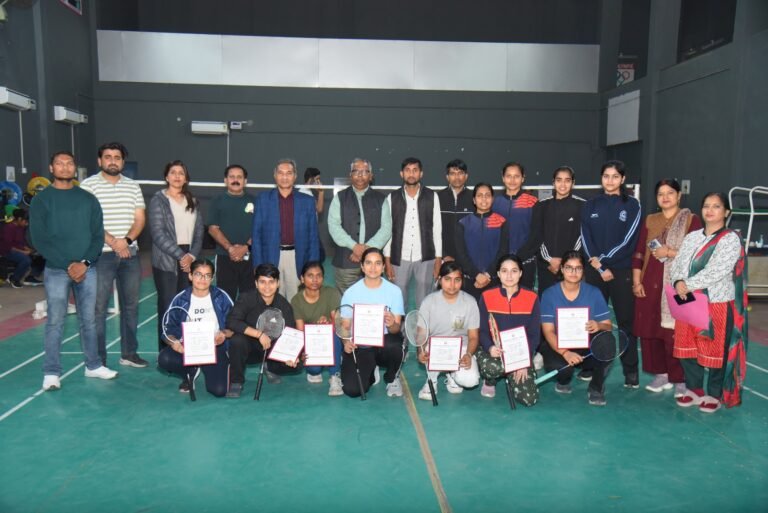 अंतर छात्रावास प्रतियोगिता के अंतर्गत बालिका वर्ग की बैडमिंटन प्रतियोगिता का हुआ आयोजन