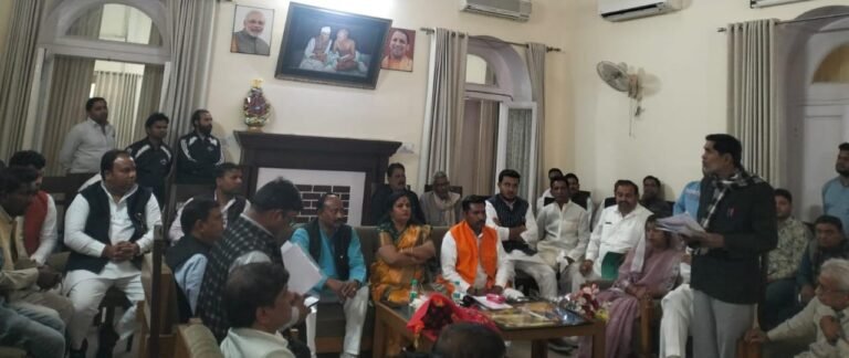 राष्ट्रीय सफाई कर्मचारी आयोग की सदस्य डॉ0 सुषमा गौडियाल ने सर्किट हाउस सभागार में अधिकारियों के साथ की  बैठक दिए निर्देश