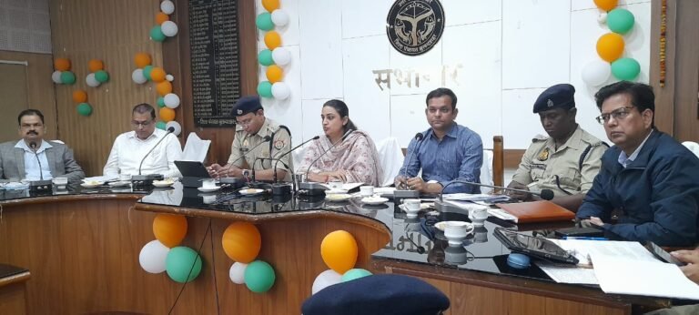 डीएम ने धर्मगुरुओं एवं संभ्रांत नागरिकों के साथ शांति समिति की बैठक