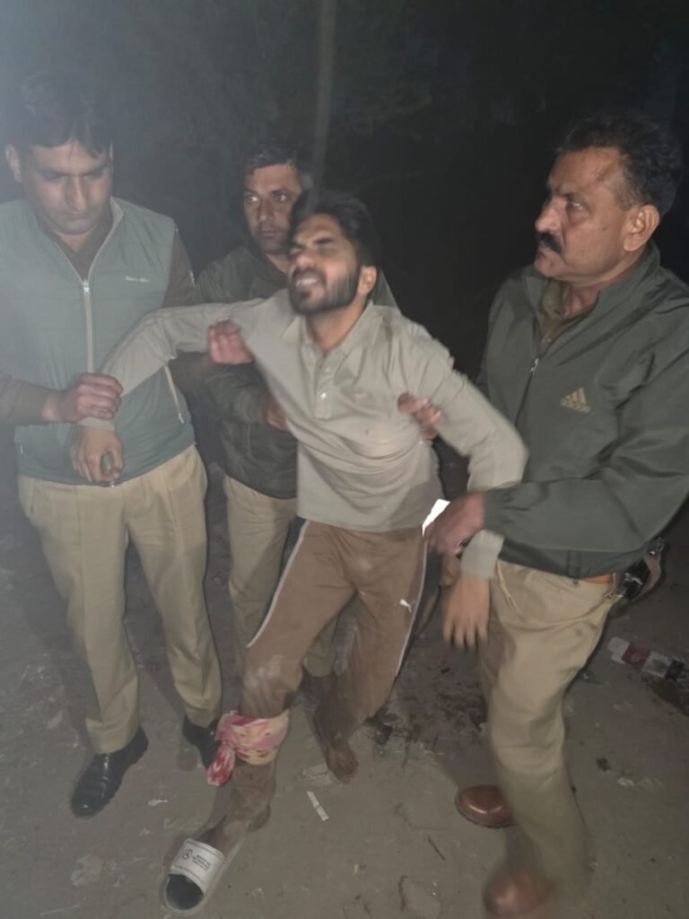 शादी समारोह में लूट का वांछित मुठभेड़ के बाद गिरफ़्तार