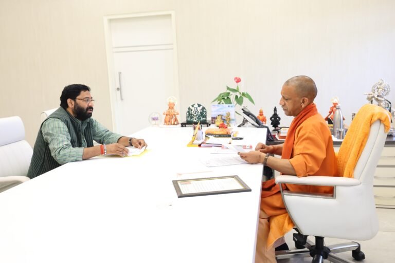 विधायक ने मुख्यमंत्री से लखनऊ में मुलाकात कर क्षेत्र की समस्याओं से अवगत कराया