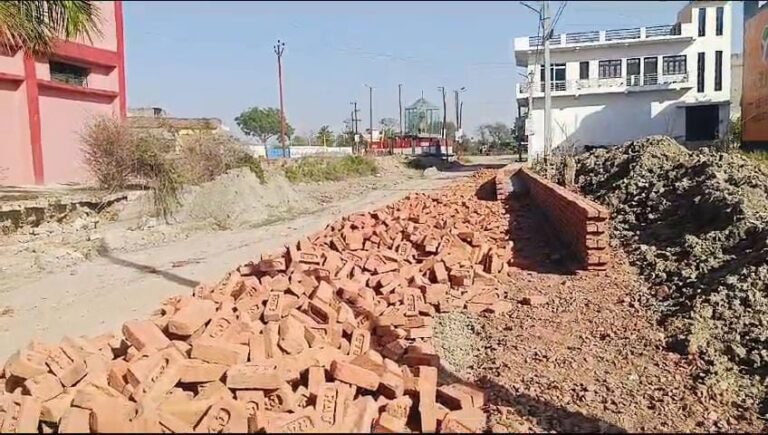 नगर पालिका के अधिकारियों ने आंखों पर बांध रखी है पट्टी