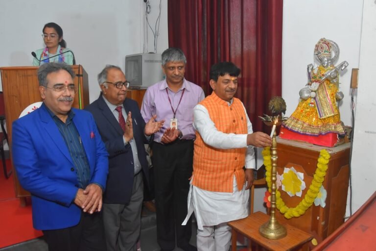 पर्यावरण एवं स्वच्छता क्लब और मेरठ उद्यमी फाउंडेशन ने 28 महिलाओं को नारायणी अवार्ड से सम्मानित किया