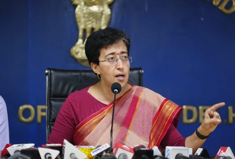 हमें उम्मीद है शनिवार को महिलाओं के मोबाइल पर पैसे मिलने का मैसेज जरूर आएगा- आतिशी