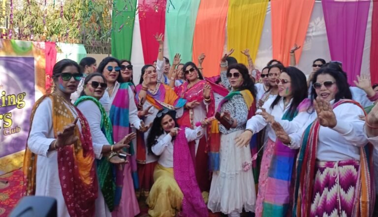 शाईनिंग स्टार्स क्लब ने मनाया होली मिलन समारोह, महिला दिवस