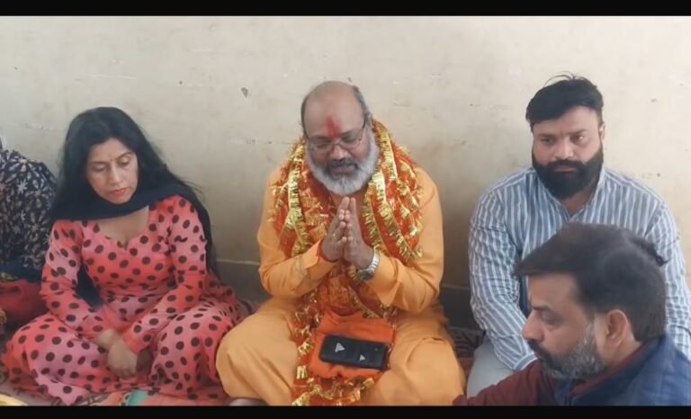 यति नरसिंहानंद गिरी ने सीओ अनूज चौधरी की सराहना, योगी को बताया भविष्य का प्रधानमंत्री