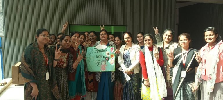 गुलावठी एस सी एम  मेमोरियल पब्लिक स्कूल में मनाया गया अंतरराष्ट्रीय महिला दिवस