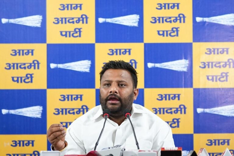 दिल्ली की बदहाल कानून-व्यवस्था के मुद्दे पर मैं क्षेत्र के लोगों के साथ मिलने का समय देने के लिए सीएम रेखा गुप्ता को पत्र लिखूंगा- कुलदीप कुमार