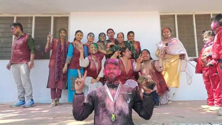 दशमेश पब्लिक स्कूल में होली का पर्व बड़ी धूमधाम से मनाया गया