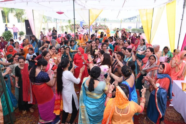 महिलाओं ने किया होली पूजन रात में दहन