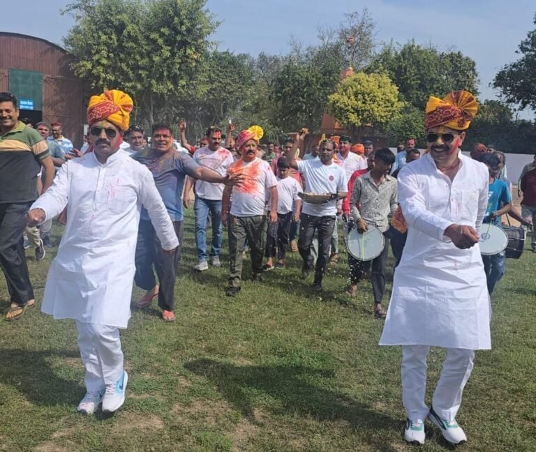 दो थानेदारो की अनोखी होली ने जमाया रंग