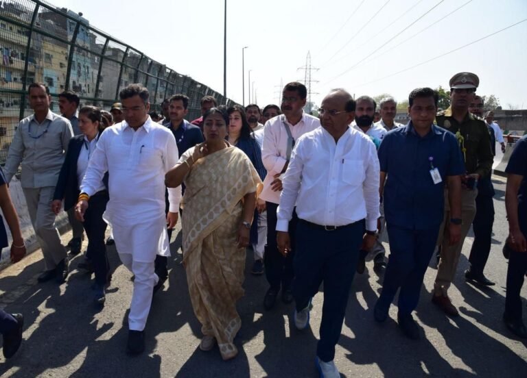 रोहतक रोड का निरीक्षण करने पहुंचे लोक निर्माण विभाग मंत्री प्रवेश वर्मा