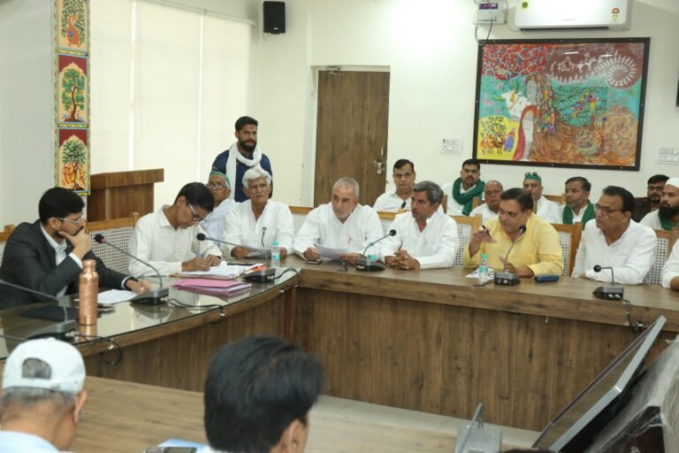 गाजियाबाद में किसान दिवस का आयोजन, किसानों की शिकायतों के समाधान के निर्देश
