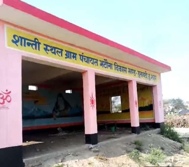 इंटरलॉकिंग के नाम पर निकाले गए 3.70 लाख रुपये, ग्रामीणों ने डीएम से की शिकायत
