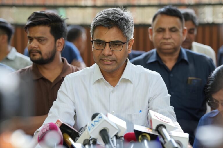 हमारी पहली प्राथमिकता दिल्ली में आम आदमी पार्टी को मजबूत करना और संगठन का विस्तार करना है- सौरभ भारद्वाज
