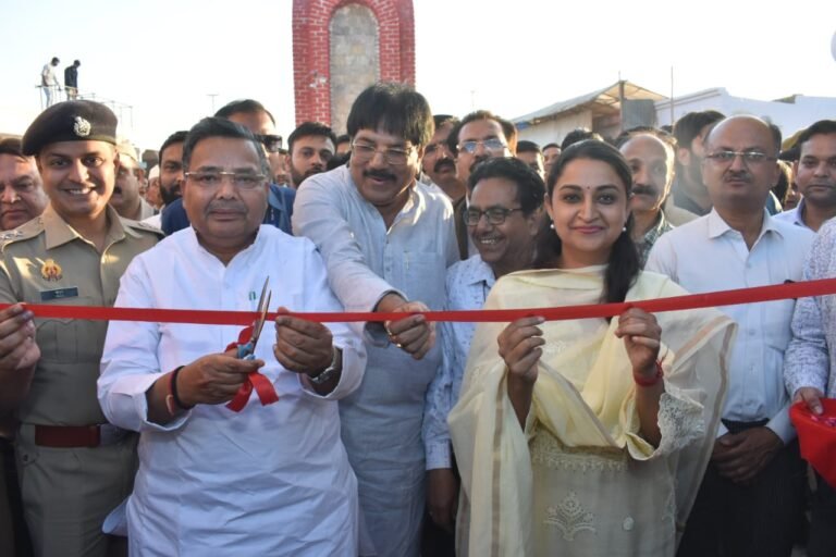 आधी अधूरी तैयारीयो के बीच जिला कृषि औद्योगिक एवं संस्कृतिक प्रदर्शनी बुलंदशहर का मंत्री ठाकुर जयवीर सिंह ने किया उद्घटान