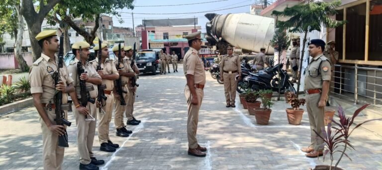 समाधान दिवस में पहुंचे एसपी देहात ने किया थाने का औचक निरीक्षण