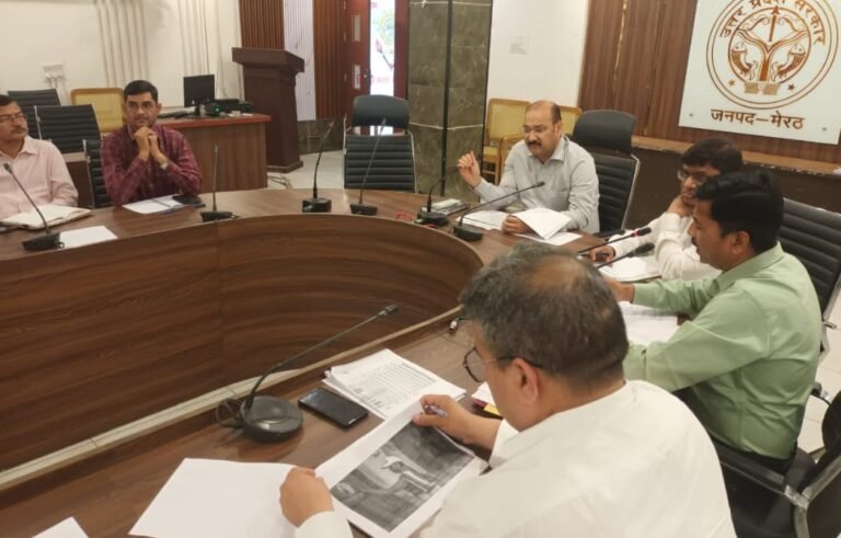 जिलाधिकारी की अध्यक्षता में संपन्न हुई संचारी रोग नियंत्रण अभियान की जनपद स्तरीय अन्तर्विभागीय बैठक