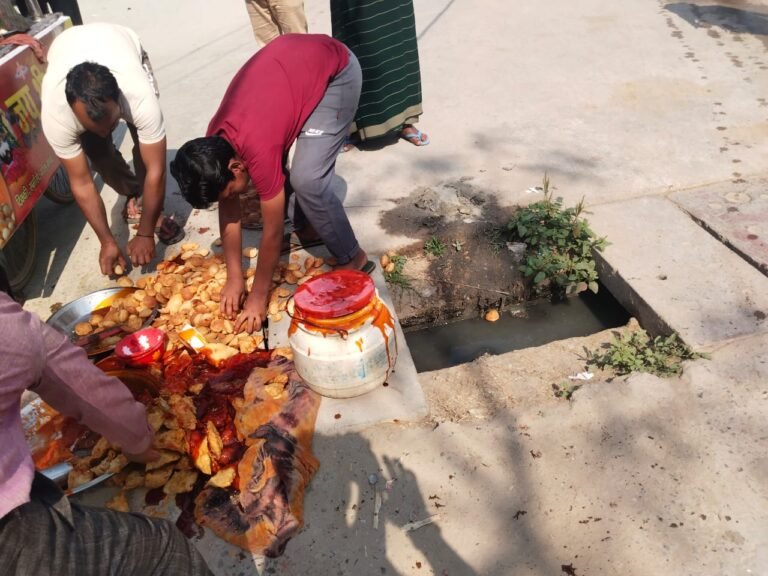 नाली पर नहीं पड़े पत्थर से हो रही परेशानी : योगेन्द्र उर्फ राहुल चौधरी