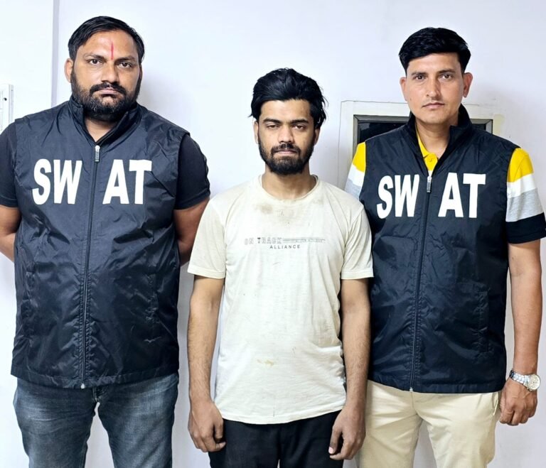 25 हजार का इनामी गैंगस्टर जावेद गिरफ्तार, अवैध हथियारों का कारखाना चलता था फैक्ट्री की आड़ में