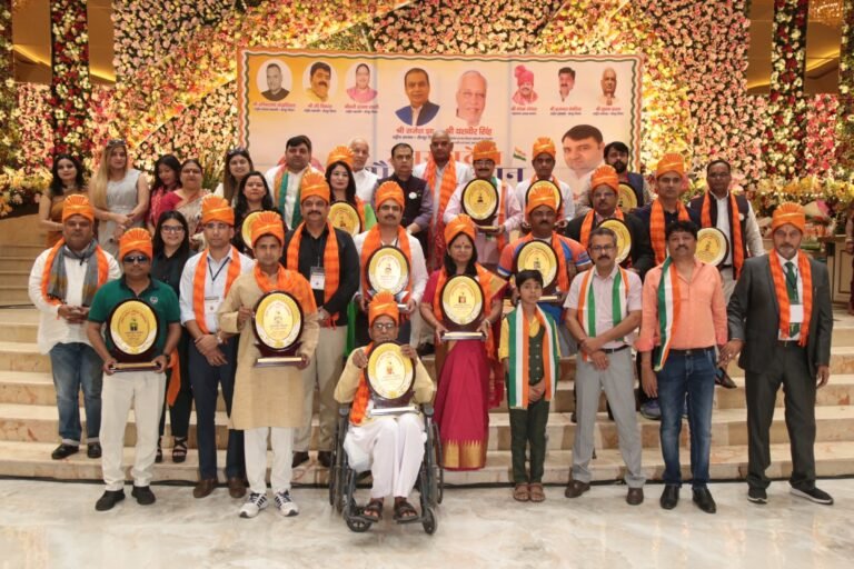 गाजियाबाद में हुआ सैल्यूट तिरंगा उत्तर प्रदेश गौरव सम्मान  का आयोजन :- रोमी चौधरी
