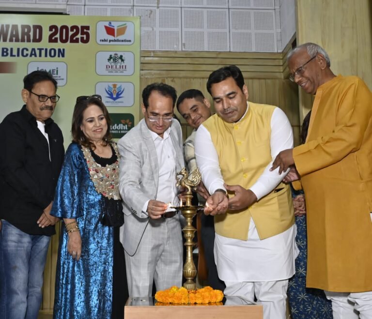 प्रतिभाशाली लोगों को स्पॉट लाईट अवार्ड :- मुस्ताख खान