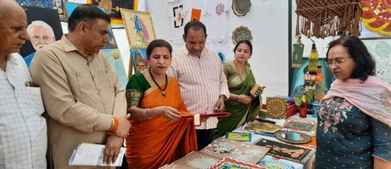 “इको फ्रेंडली’ कलात्मक वस्तुओं की जमकर हुई खरीदारी