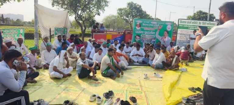 किसानों का धरना जारी, 2014 के समझौते पर अमल की मांग