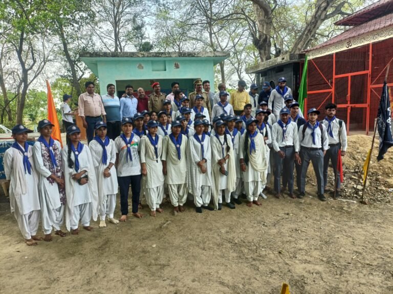 डी एन पी जी कॉलेज गुलावठी की राष्ट्रीय सेवा योजना इकाई के विशेष शिविर के चौथे दिन दीप -धुप जलाकर कर एवं समवेत सरस्वती वंदना कर किया गया
