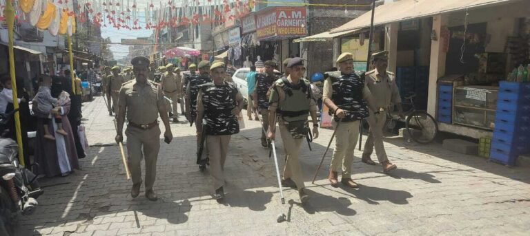 पुलिस-फोर्स ने थाना कोतवाली नगर क्षेत्र में किया पैदल मार्च