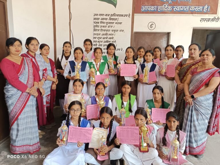 श्रीमनफूल सिंह कन्या इंटर कॉलेज में वार्षिक परीक्षा परिणाम घोषित, मेधावी छात्राओं को किया सम्मानित