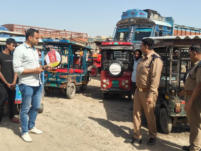 गाजियाबाद में अवैध ई-रिक्शा संचालन के खिलाफ विशेष चेकिंग अभियान, 15 वाहन जब्त