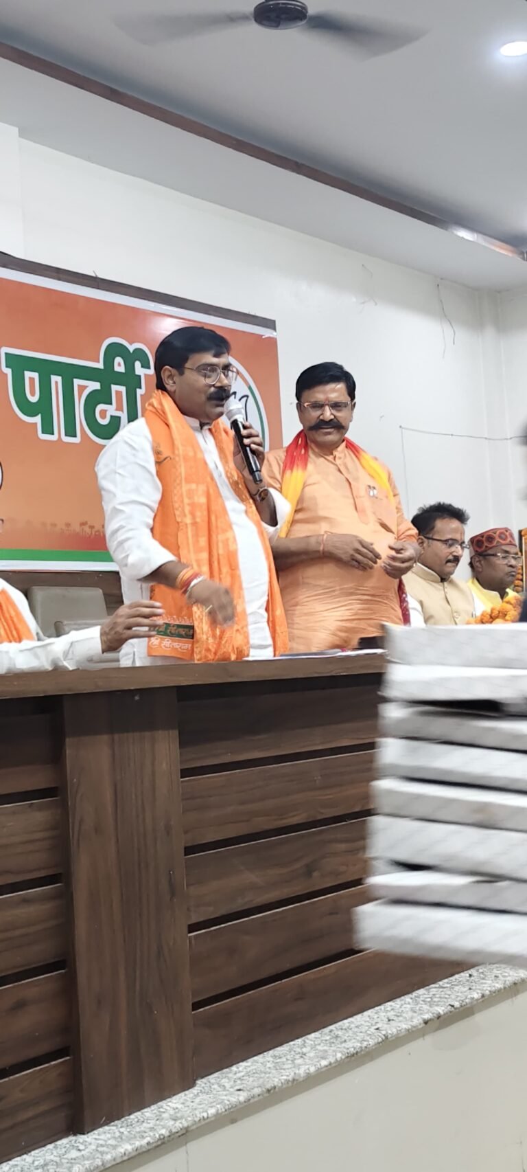 8 वर्ष की उपलब्धियों के उपलक्ष्य में चल रहे कार्यक्रमों की समीक्षा बैठक हुई आयोजित