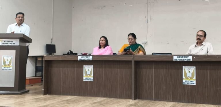 इतिहास विभाग में हुआ स्पेशल लेक्चर