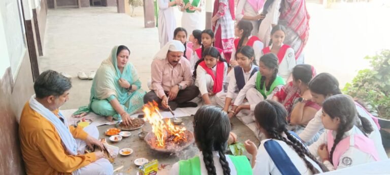 श्रीमनफूल सिंह कन्या इंटर कॉलेज का हवन पूजन के साथ नये सत्र का शुभारंभ